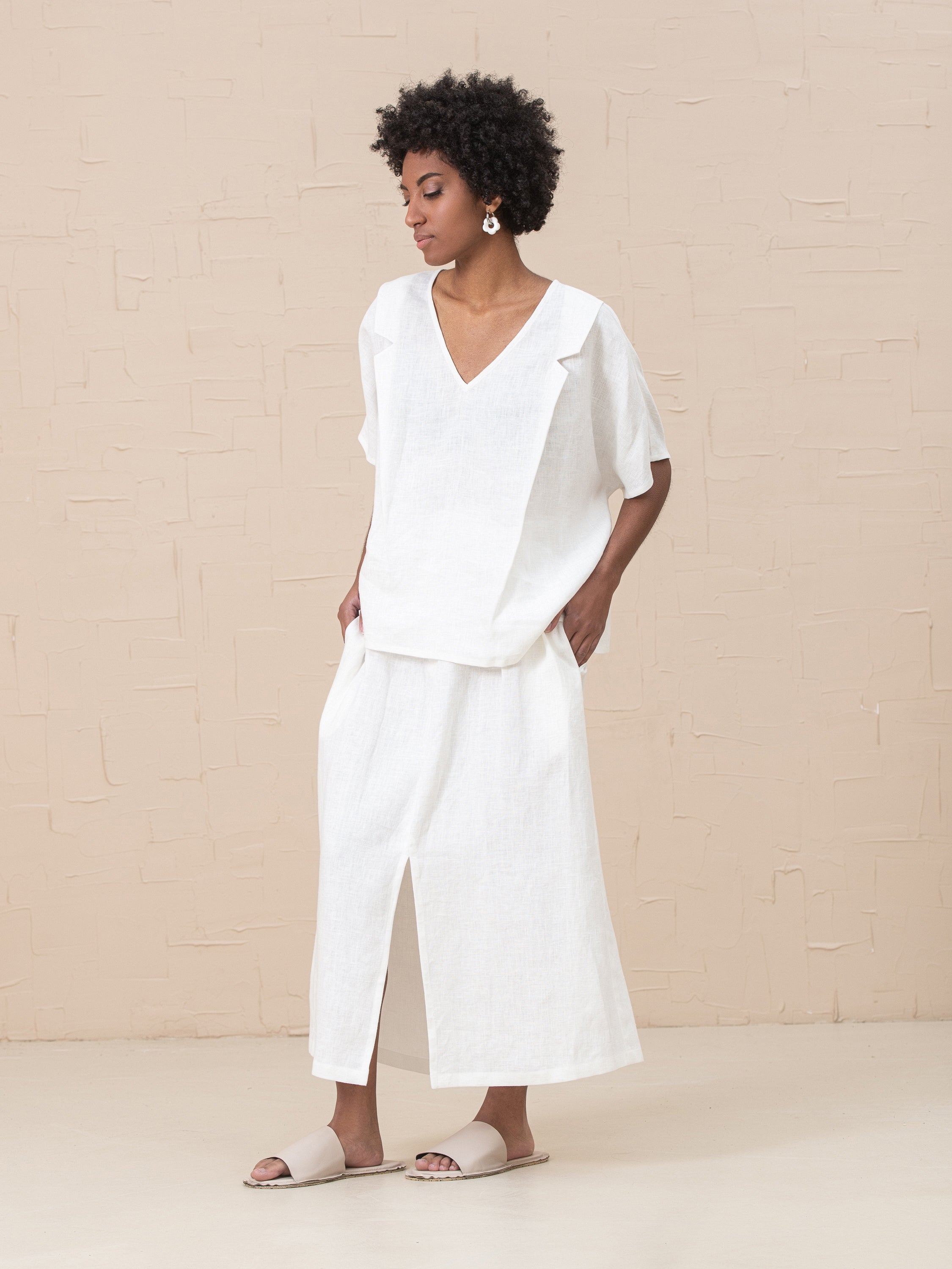 Linn V-neck Tee in Midweight Linen